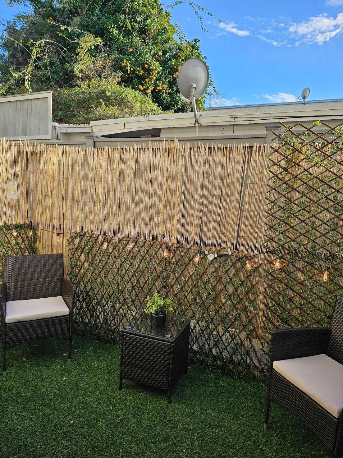 The Perfect In Culver Palms Patio And Parking *