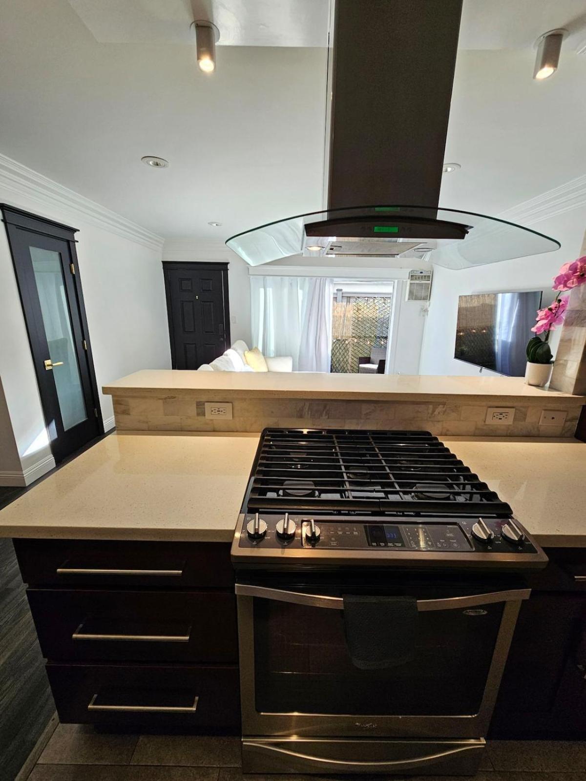 The Perfect In Culver Palms Patio And Parking Apartment Los Angeles