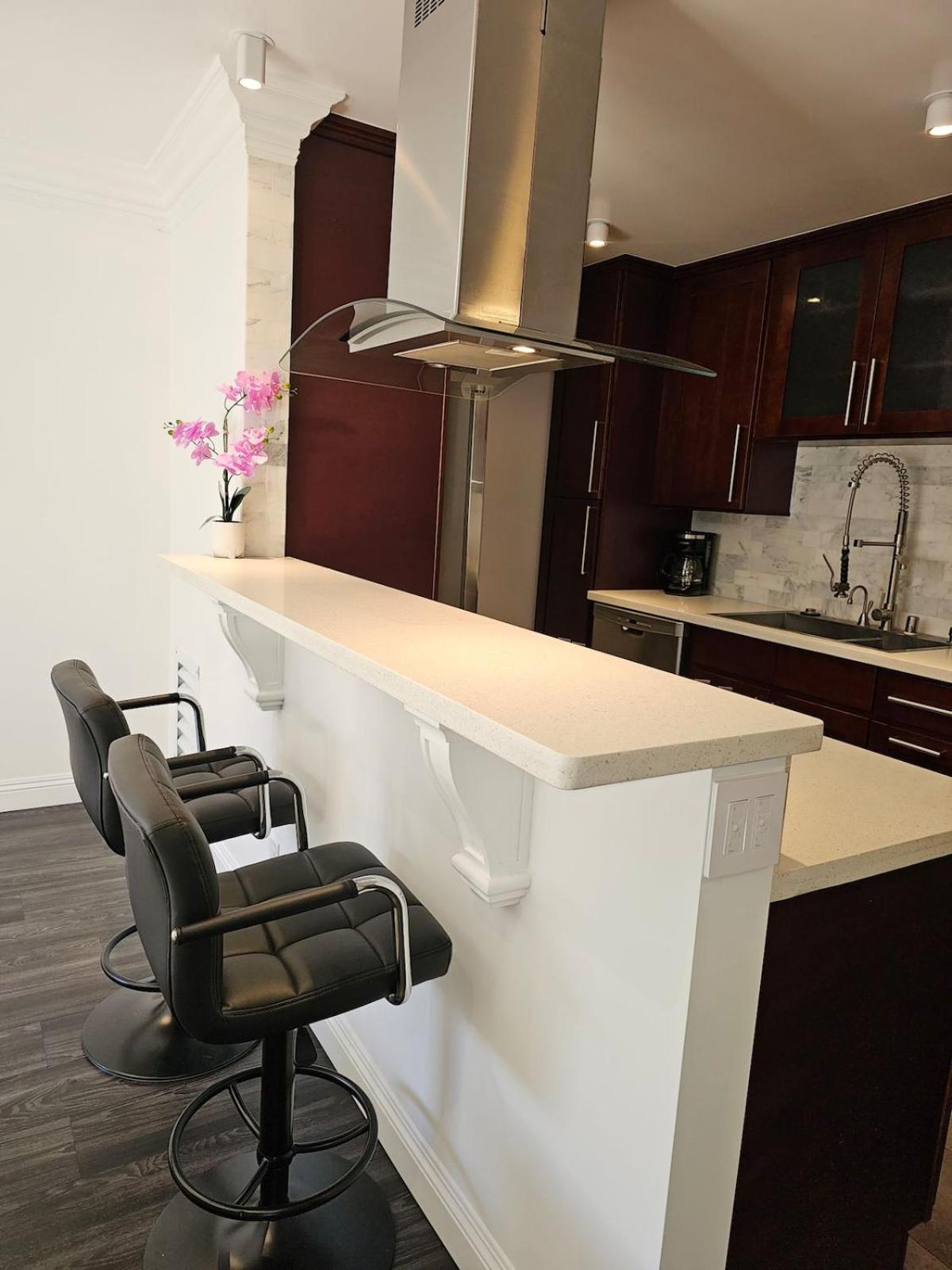 The Perfect In Culver Palms Patio And Parking