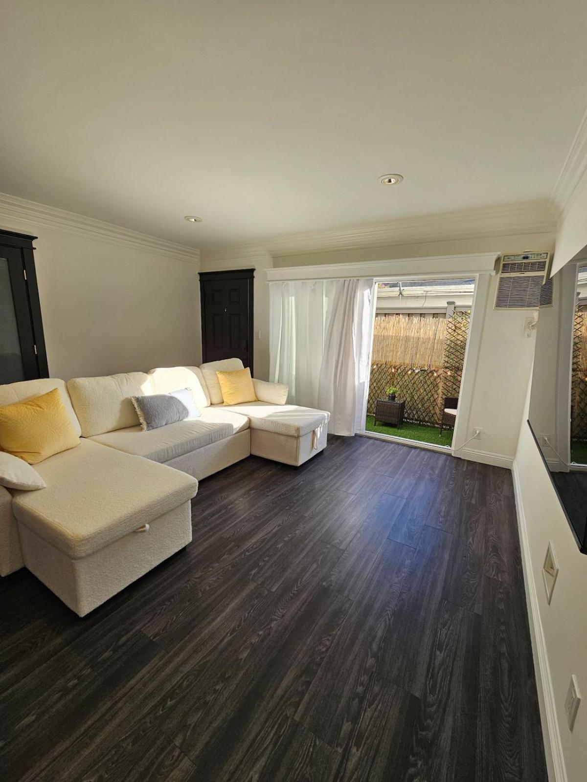 The Perfect In Culver Palms Patio And Parking Apartment