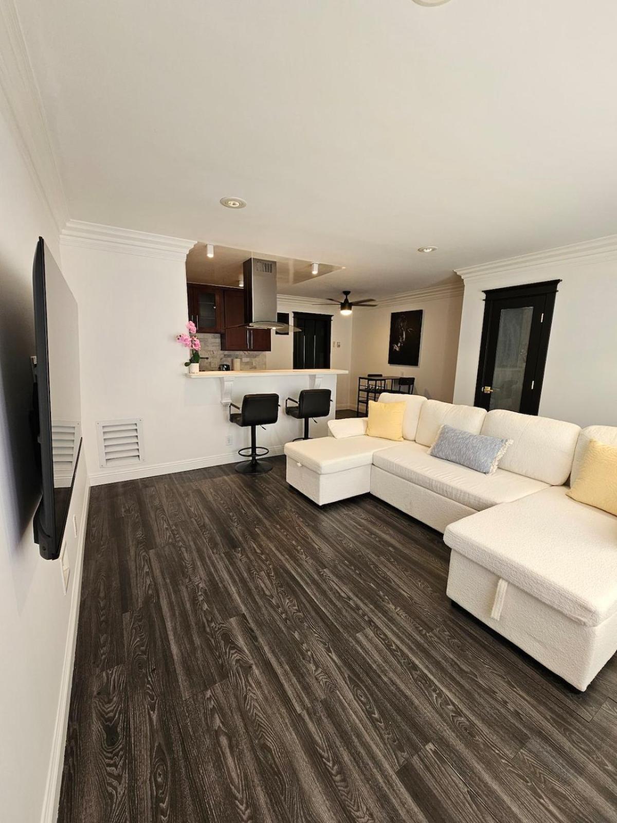 The Perfect In Culver Palms Patio And Parking Apartment Los Angeles