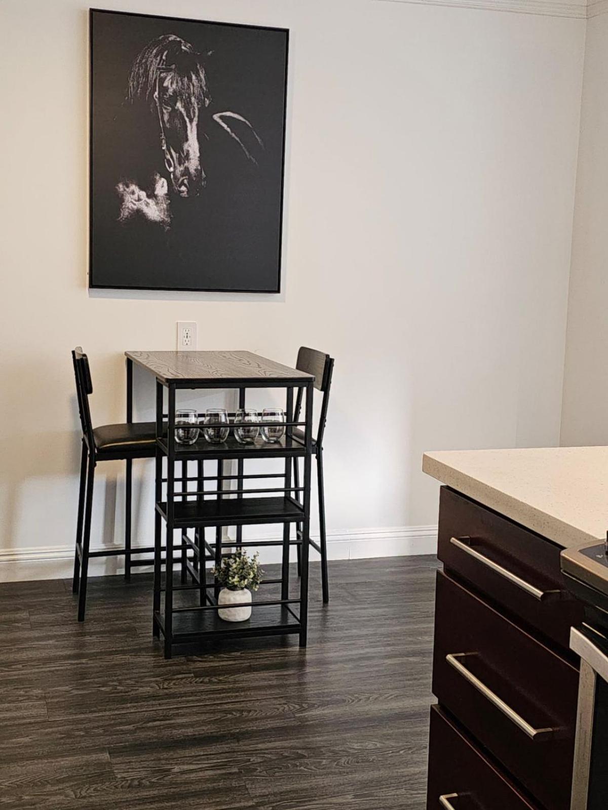 The Perfect In Culver Palms Patio And Parking Apartment *