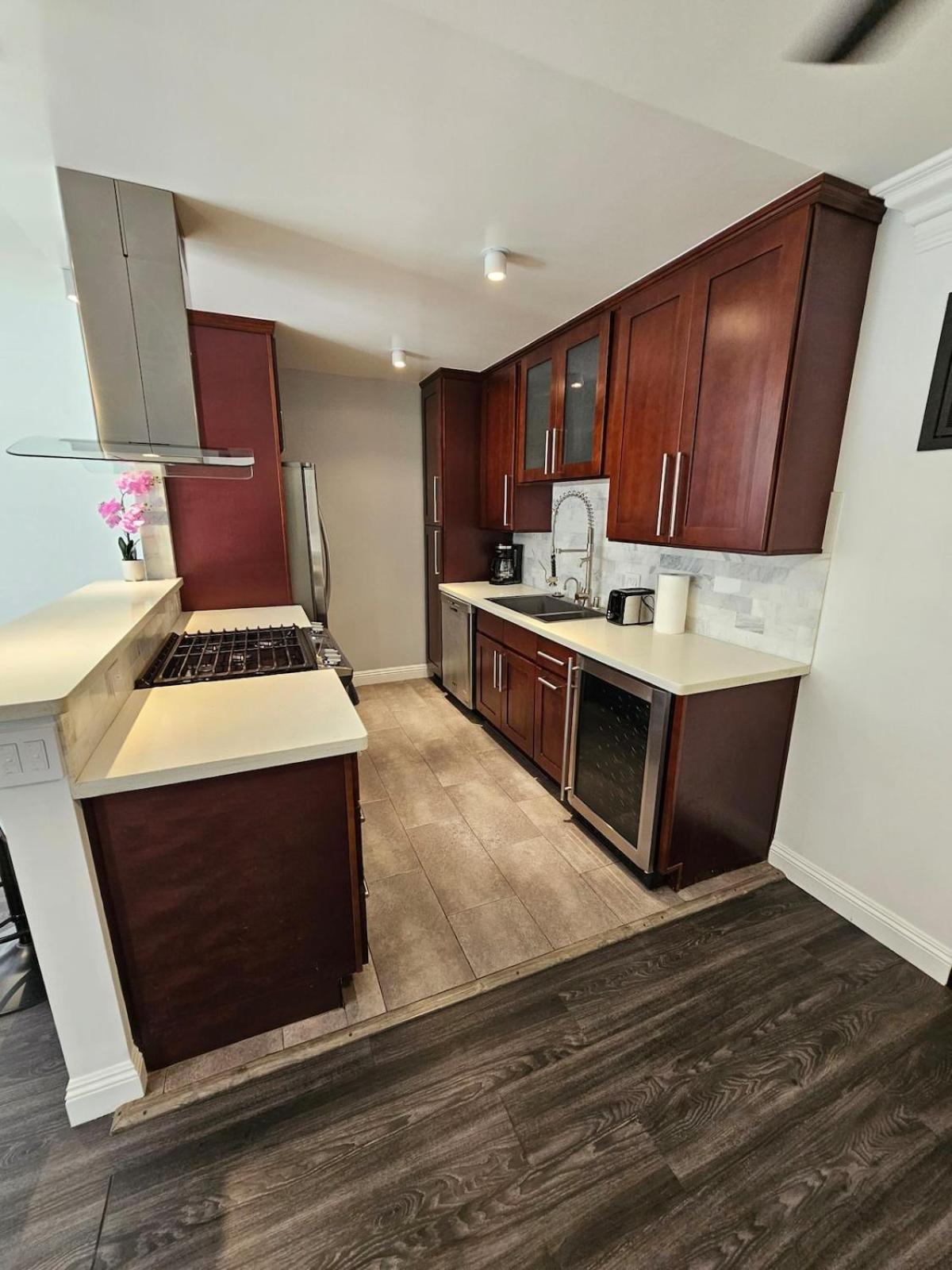 The Perfect In Culver Palms Patio And Parking *