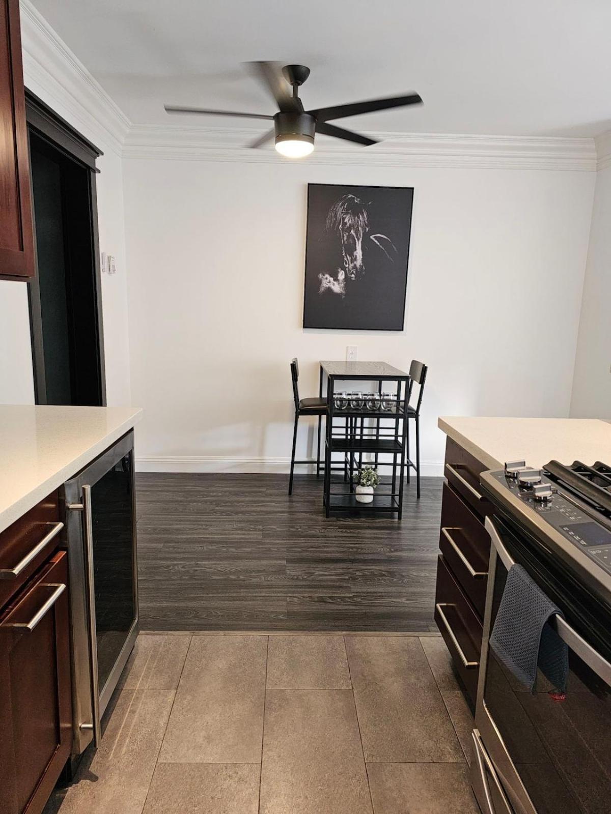 The Perfect In Culver Palms Patio And Parking *